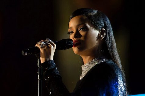 Rihanna sings during The Concert for Valor in Washington, D.C. Nov. 11, 2014. Original public domain image from Flickr